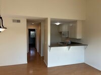 Building Photo - GREAT UPSTRS CONDO FOR LEASE!