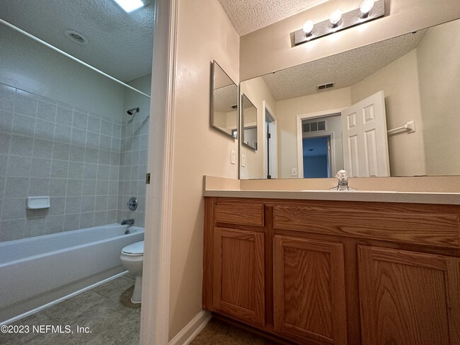 Building Photo - 502 Sherwood Oaks Dr