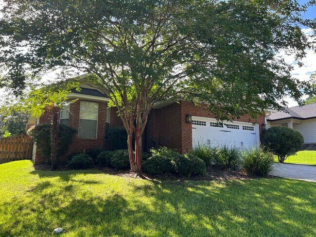 Primary Photo - 3 Bed / 2 Bath with 2 Car Garage in NW
