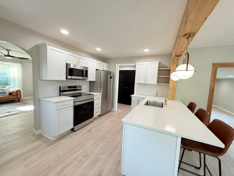 Building Photo - 1413 Bryan St