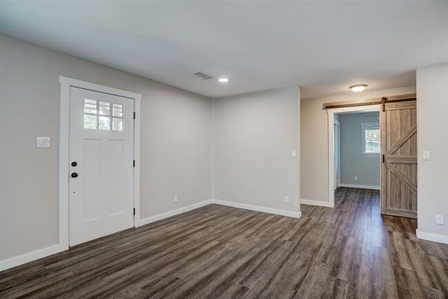 Building Photo - 237 S Hardin St