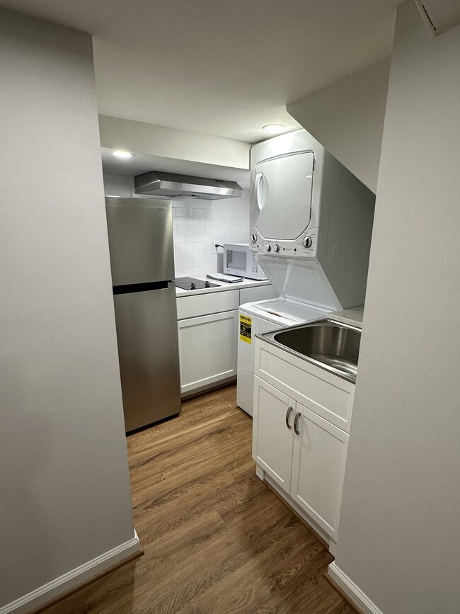 Kitchenette/ washer/ dryer - 1549 44th St NW