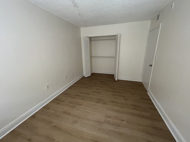 Building Photo - 5200 NW 31st Ave