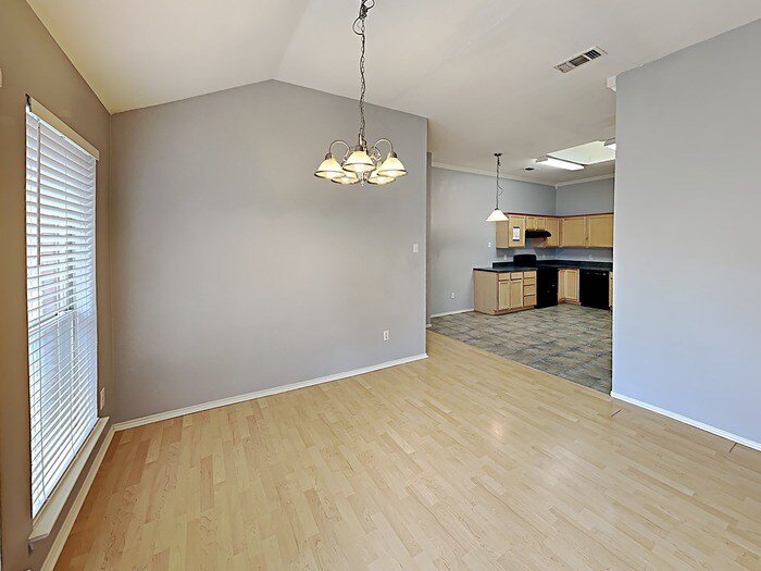 Building Photo - 623 Jamie Ln