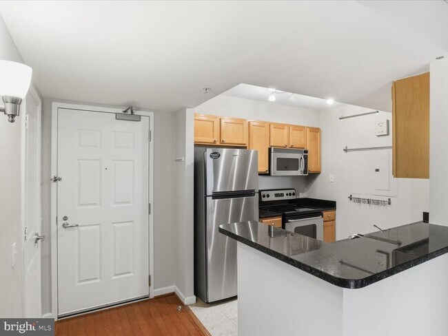 Building Photo - 880 N Pollard St