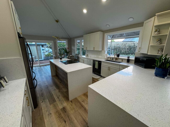 Building Photo - 95-457-457 Kaelo Pl