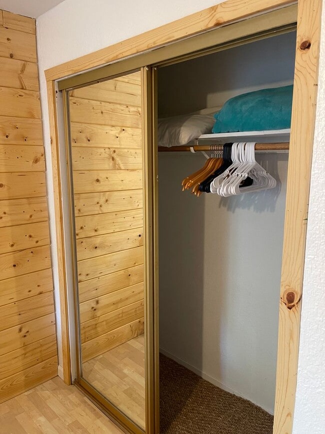 Building Photo - Nice condo near Heavenly available now!