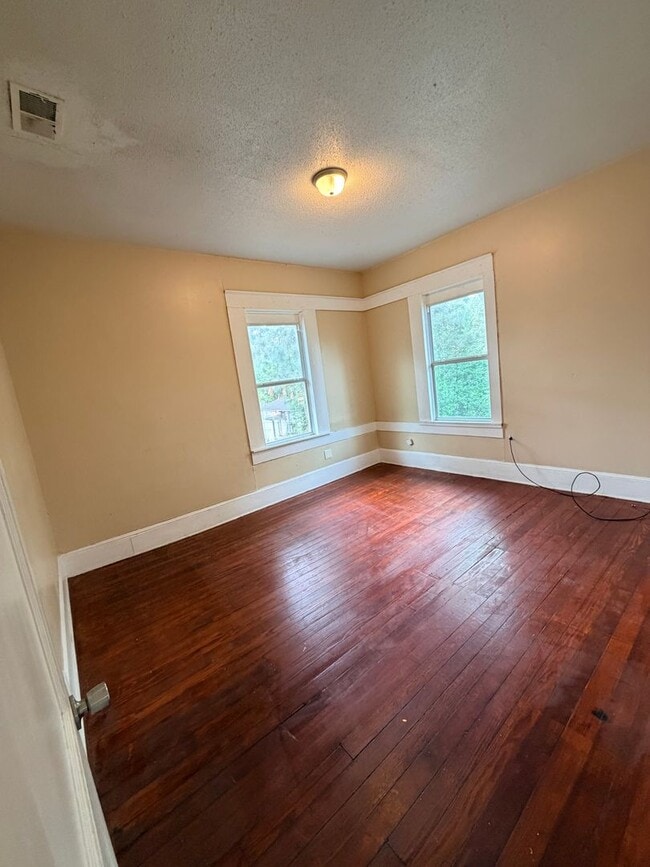 Building Photo - Beautiful 2 Bedroom unit in Highland