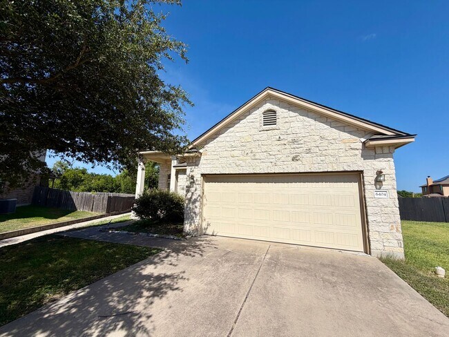 Building Photo - 6404 Mundo Dr