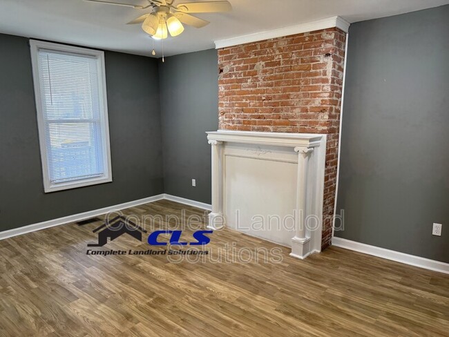 Building Photo - 702 S 8th St