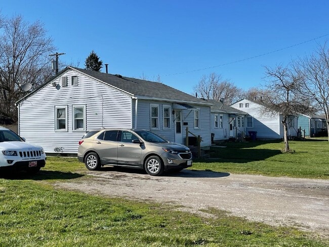 Building Photo - 2119 E Forest Dr