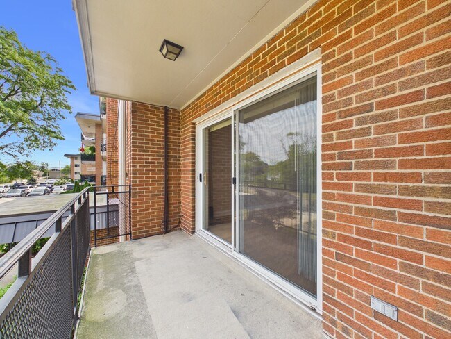 Building Photo - 2210 S Goebbert Rd