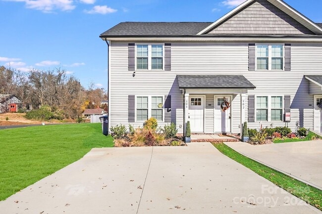 Primary Photo - 604 W 8th St