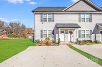 Building Photo - 604 W 8th St