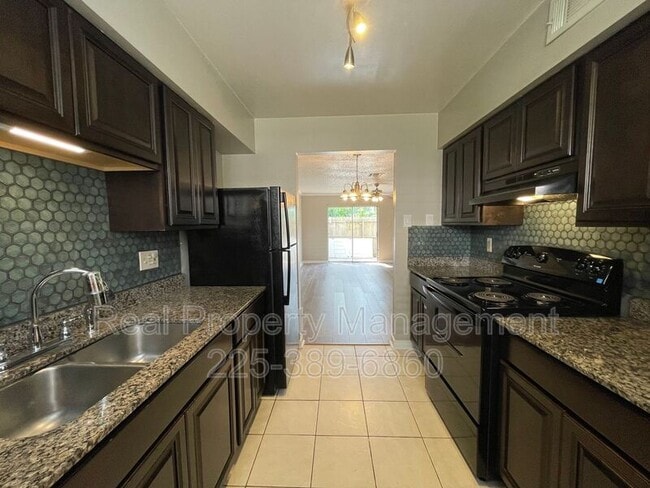 Building Photo - 920 W Tony St