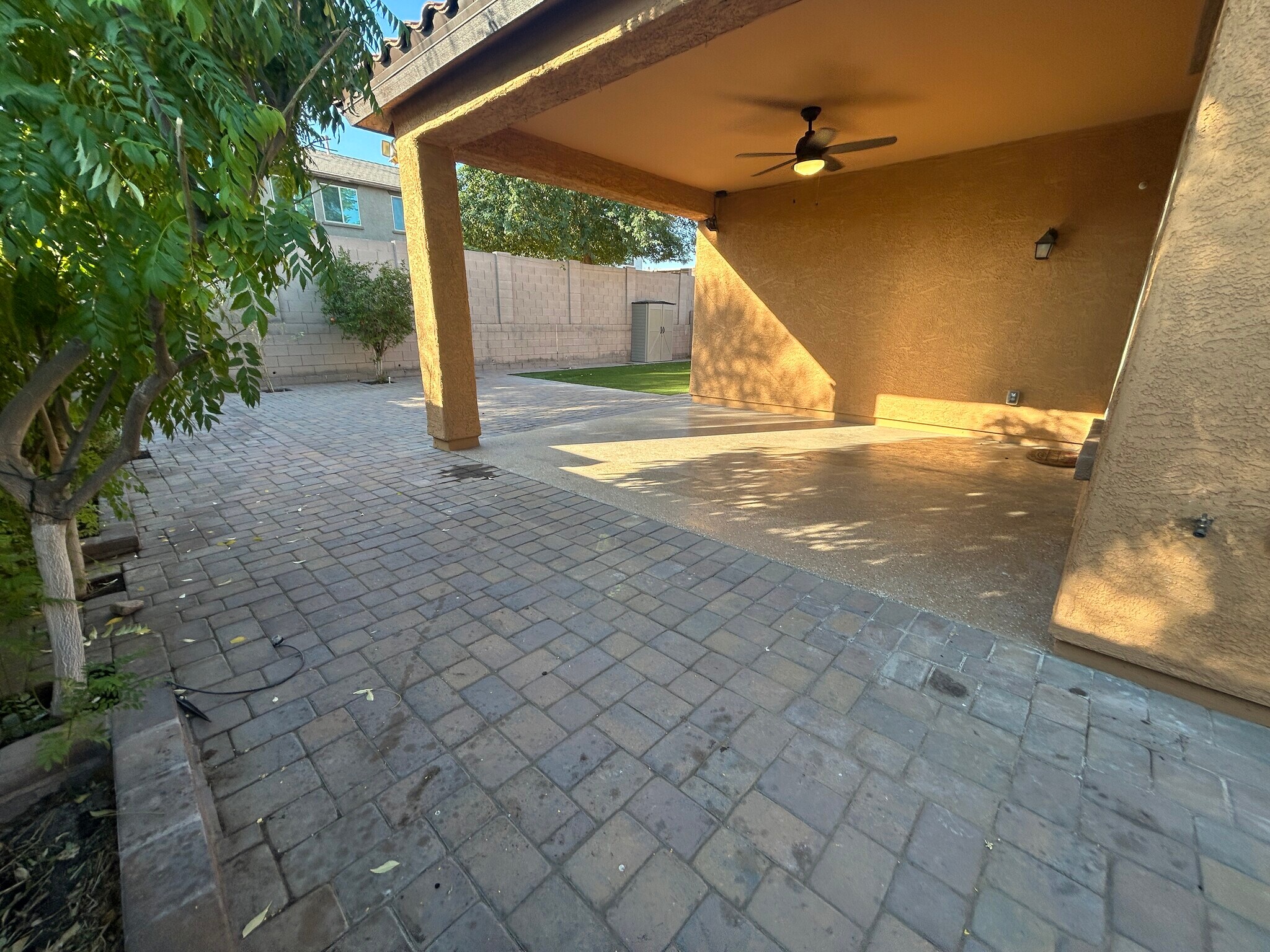 Building Photo - 10765 W Avenida del Rey