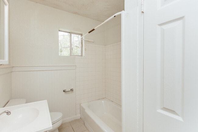 Building Photo - 255 Sunset Dr