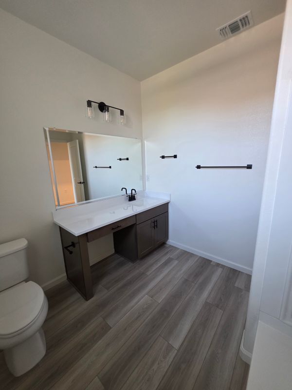 Building Photo - 2508 Oleander Dr