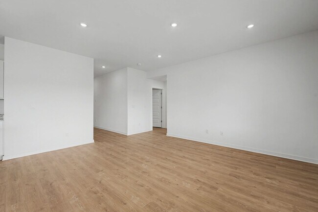 Building Photo - Brand new home waiting for you!