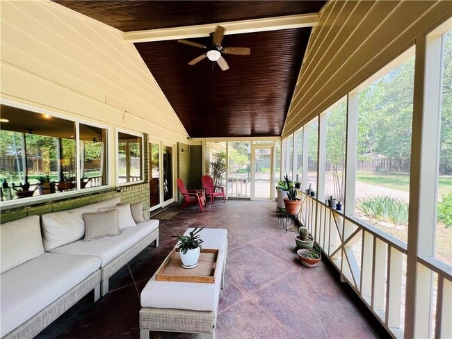Building Photo - 4004 Hyridge Dr