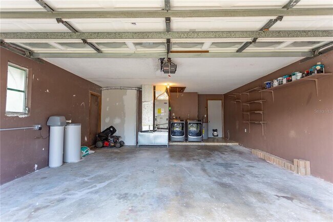 Building Photo - 2021 Valley Dr