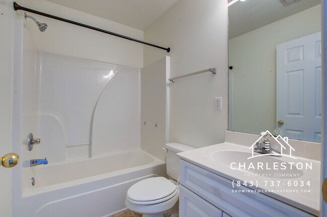 Building Photo - 2425 Scholar Ln