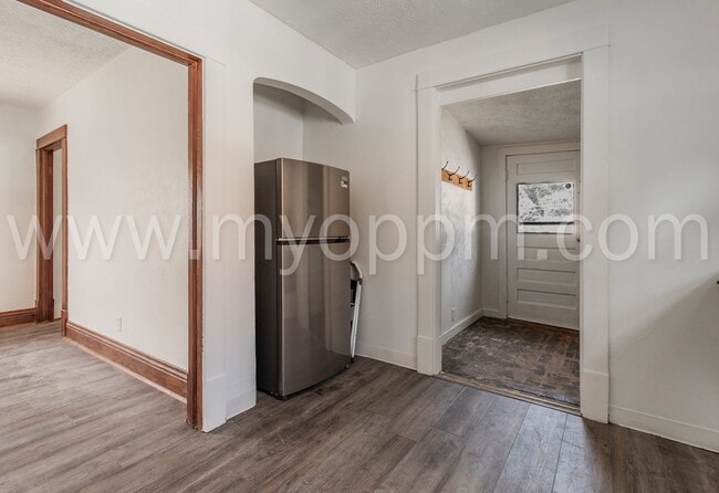 Building Photo - Lovely 2 Bedroom / 1 Bathroom Home | Benson