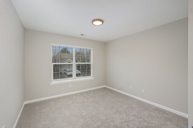 Building Photo - Elegant 4-bedroom Ballantyne home located ...