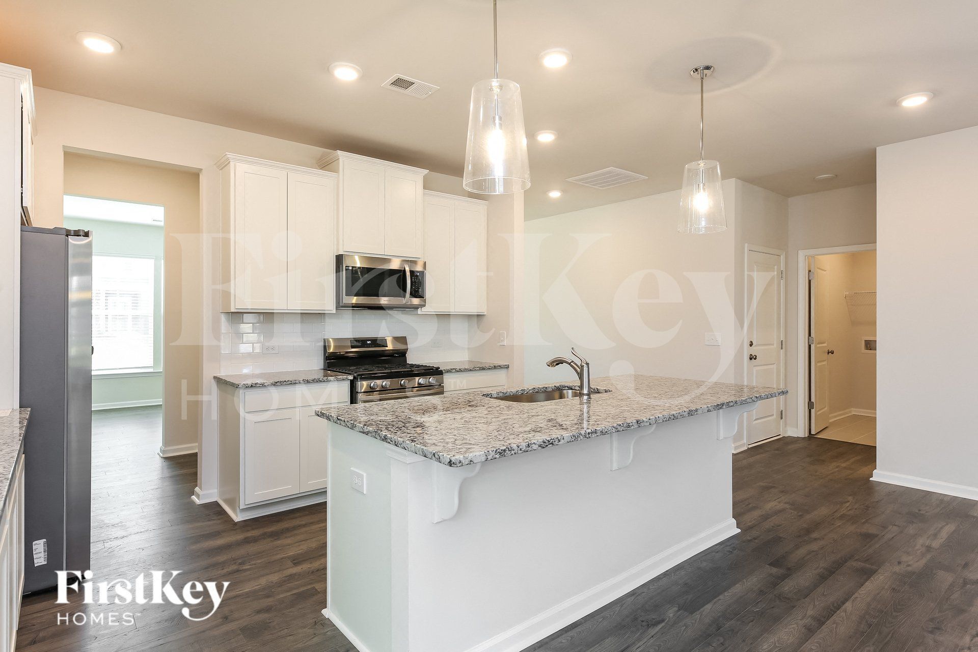 Building Photo - 565 Hillpark Ln