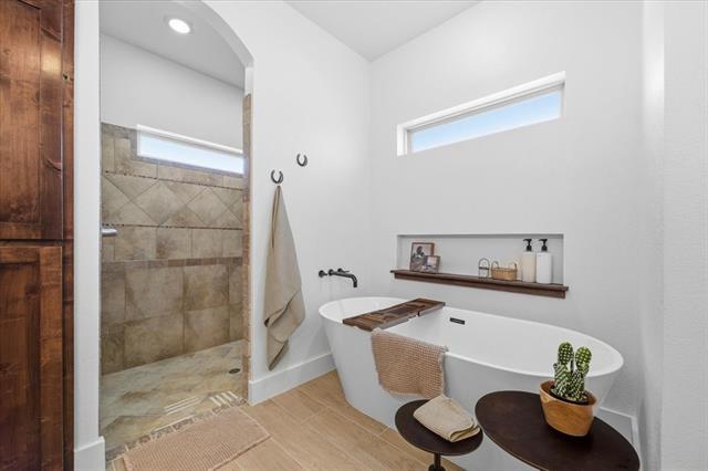 Building Photo - 570 S Point Ct