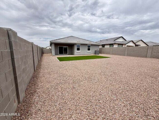 Building Photo - Beautiful 3-bedroom, 2-bath home in Entrada Del Oro (Newer DR Horton Home)!