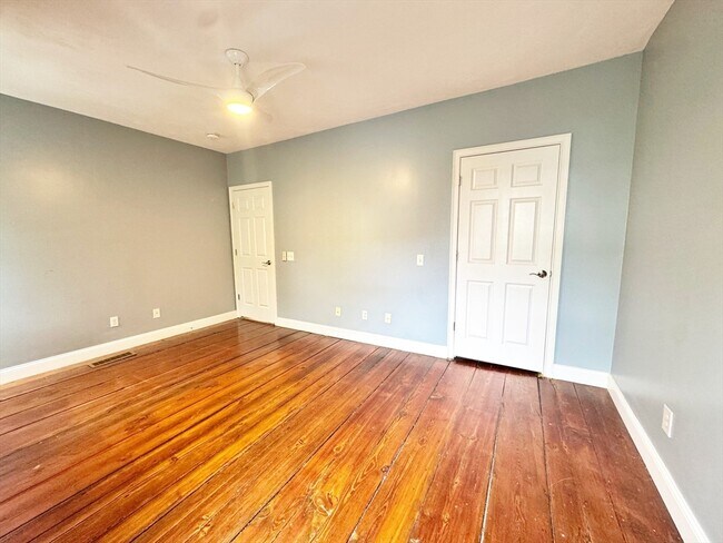 Building Photo - 364 Sumner St