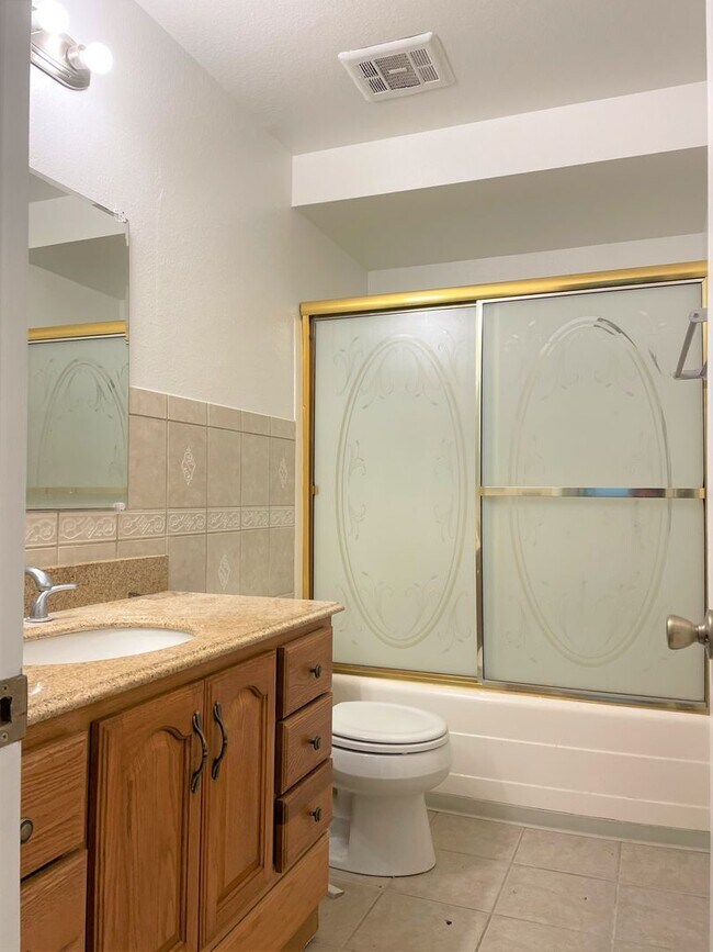 Building Photo - Luxury Living at The Estates Condominium Complex – 2 Bedroom, 2 Bathroom