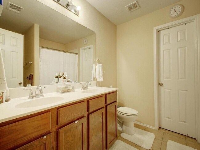 Building Photo - 3420 Bach Dr