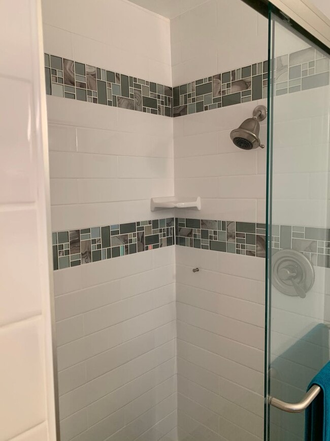 Building Photo - Fully Furnished. Updated. Waikiki (No parking)