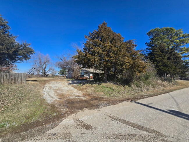 Building Photo - 3 Bedroom 2 Bath home in Shawnee!