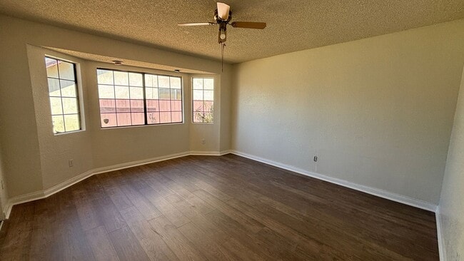 Building Photo - Quaint Three Bedroom, Two Bathroom Home!