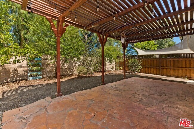 Building Photo - 4210 Lost Springs Dr