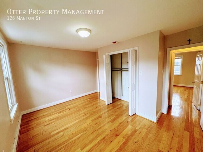Building Photo - 126 Manton St