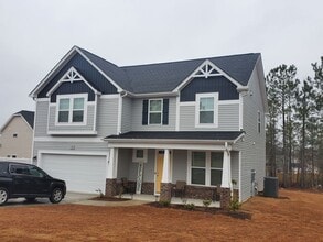 Building Photo - 4 bd/ 2.5 ba located MINUTES from Fort Bragg! Quiet Neighborhood!