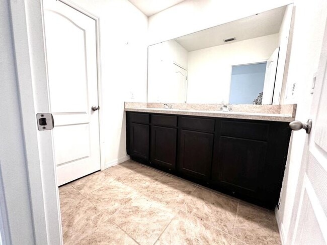 Building Photo - 370 Feltrim Reserve Blvd