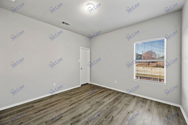 Building Photo - 7541 Lazy Spur Blvd