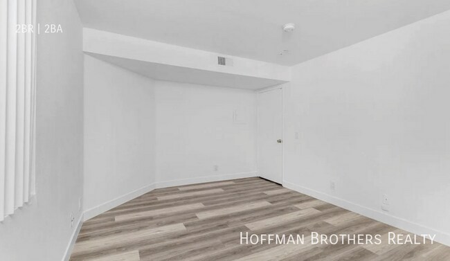 Building Photo - 1320 N Sierra Bonita Ave