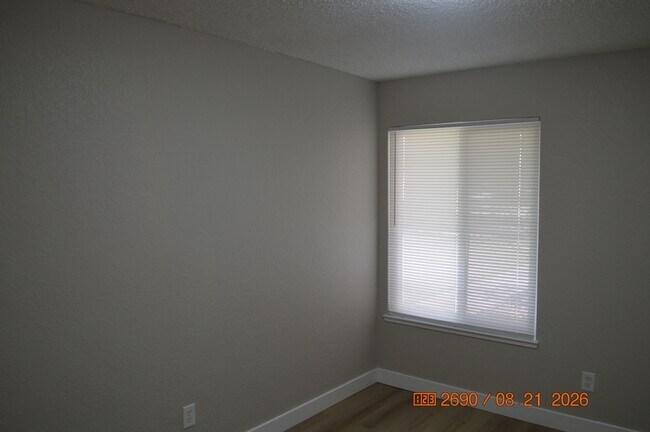 Building Photo - 632 Walnut Ave