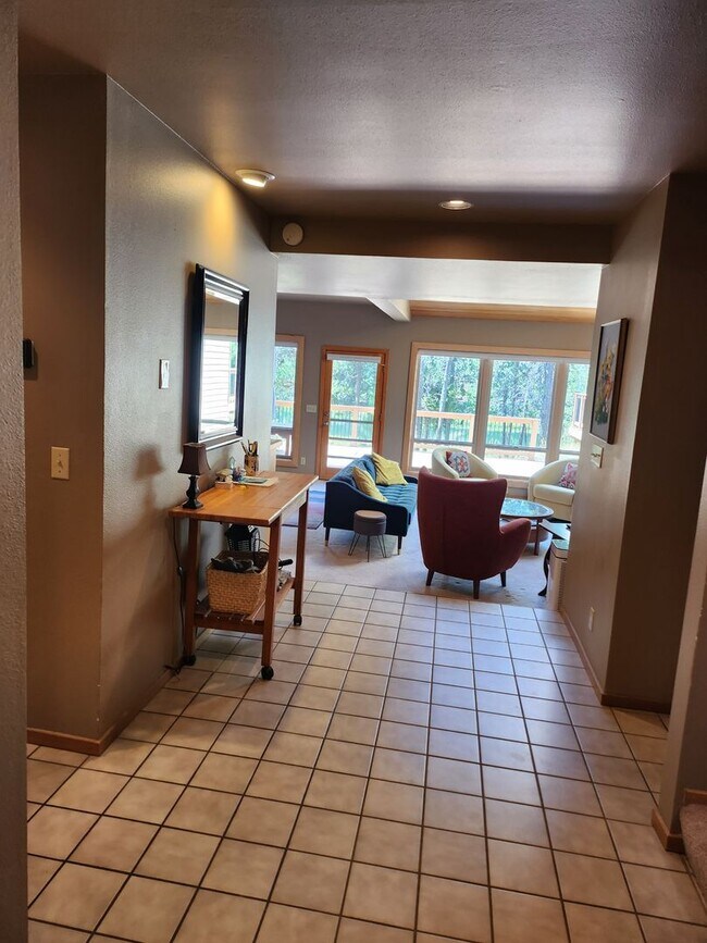 Building Photo - Riverfront - FALL SPECIAL - $250/OFF FIRST...