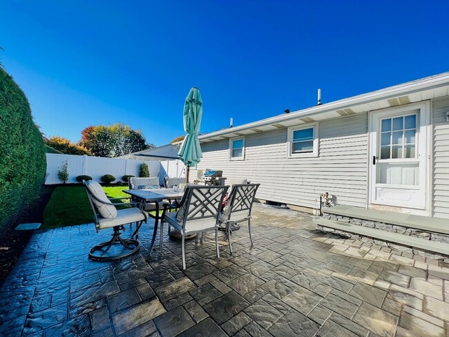 Building Photo - Soprano Duplex