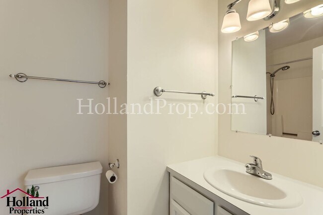 Building Photo - 16050 SW Old Oak Dr