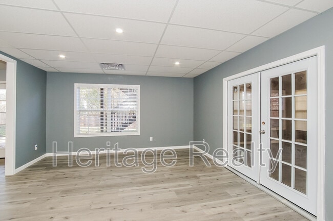 Building Photo - 880 Glenfield Dr