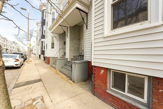 Building Photo - 180 L St