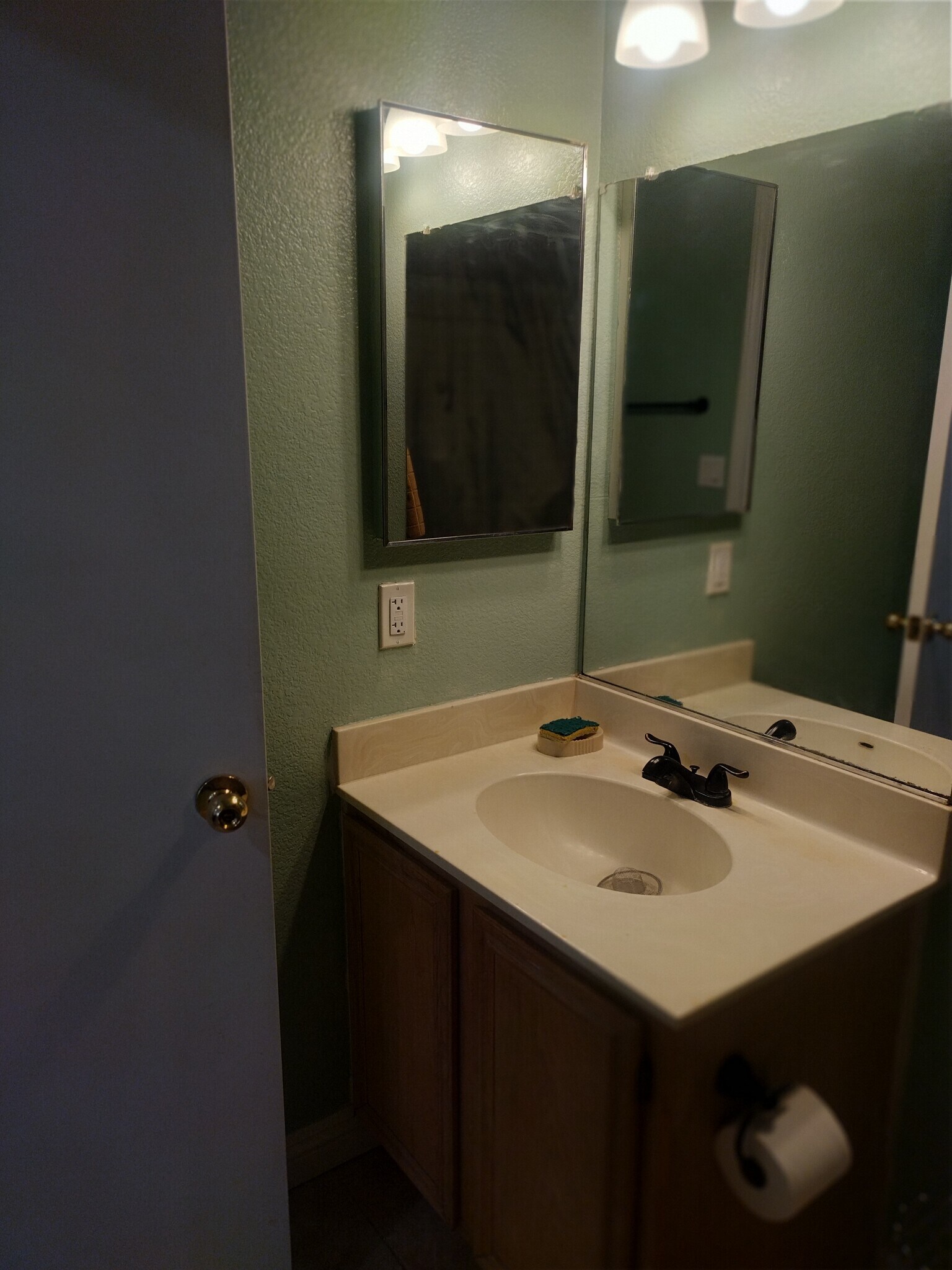 Vanity - 277 N Lamb Blvd